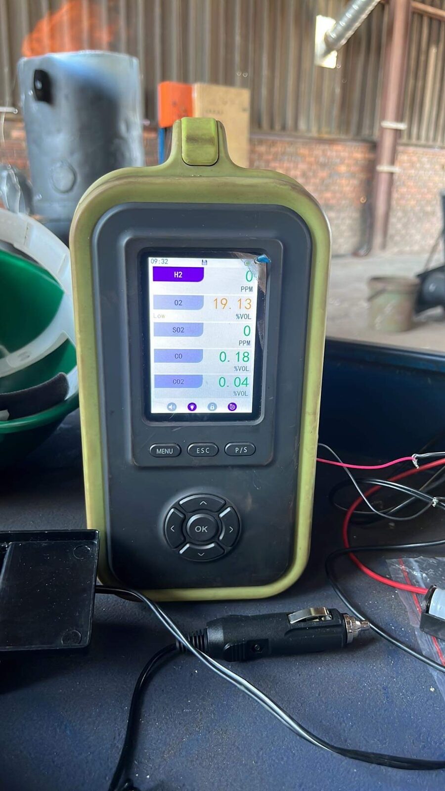 Gas analyser